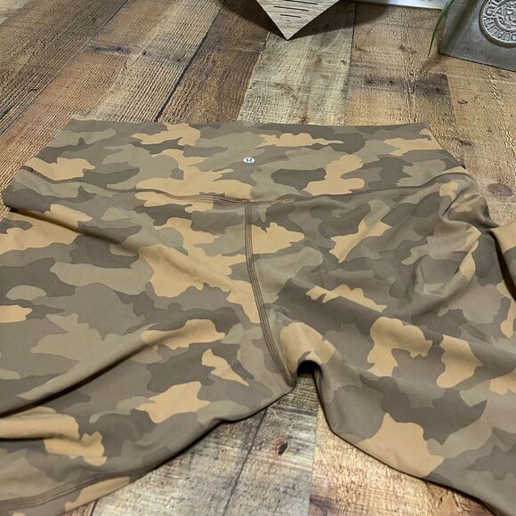Lululemon Align High-Rise Pant 25"
Heritage 365 Camo Beige Multi size 18 - Picture 11 of 15